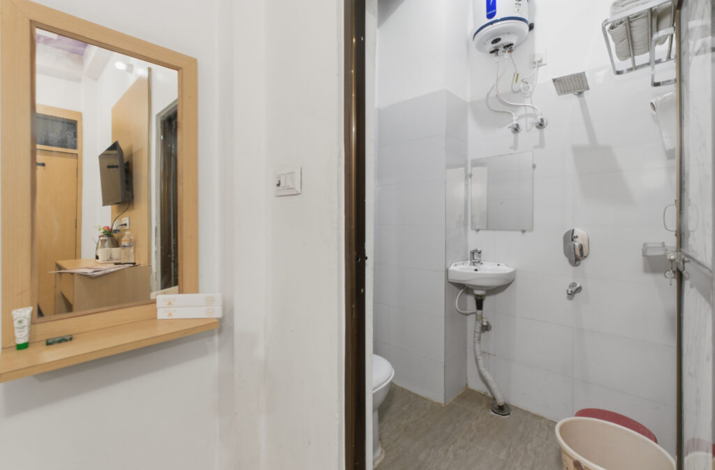 Kanak Kuteer Ayodhya Hotel Room Washroom 1